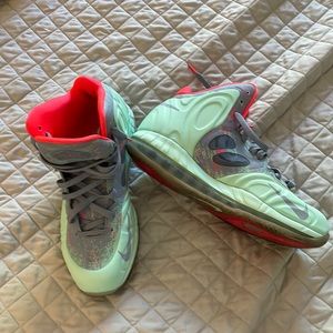 Nike Mens Size 10 Hyperposite Limited Christmas Edition